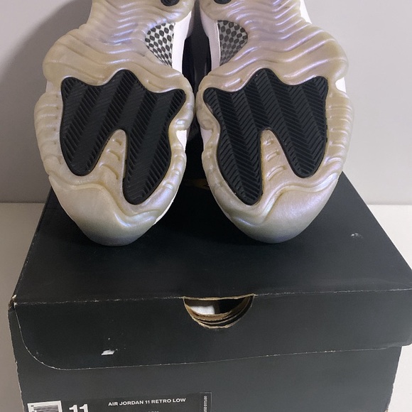 Jordan 11 low emerald size 11, used 2x - Picture 3 of 4